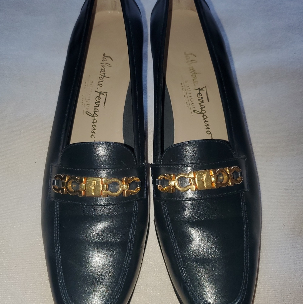 Salvatore Ferragamo women black dress shoes Size 9.5 AA
